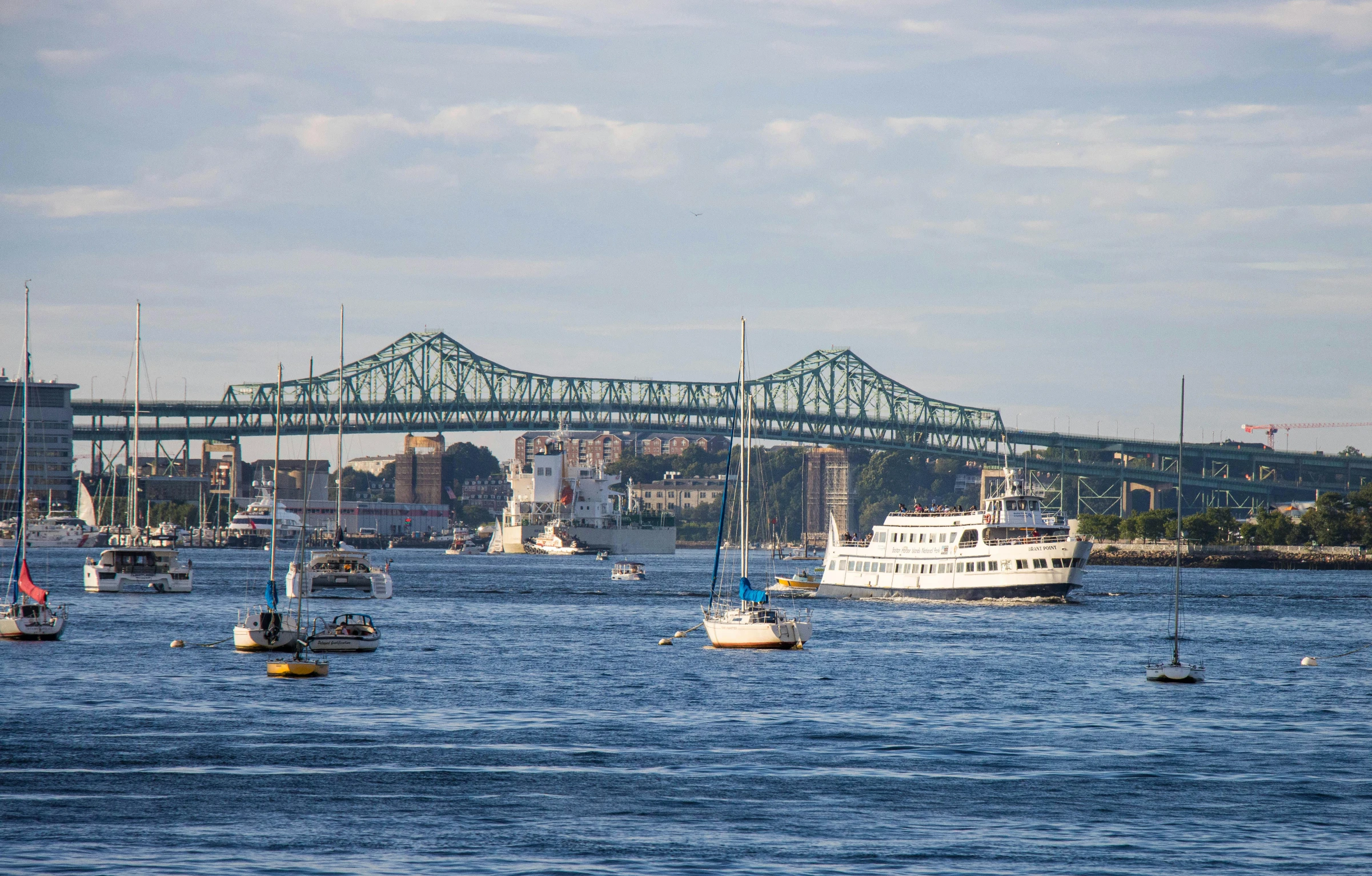 there are many small boats in the water