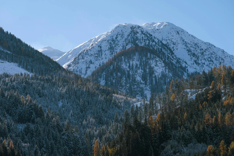 a mountain is shown with lots of snow