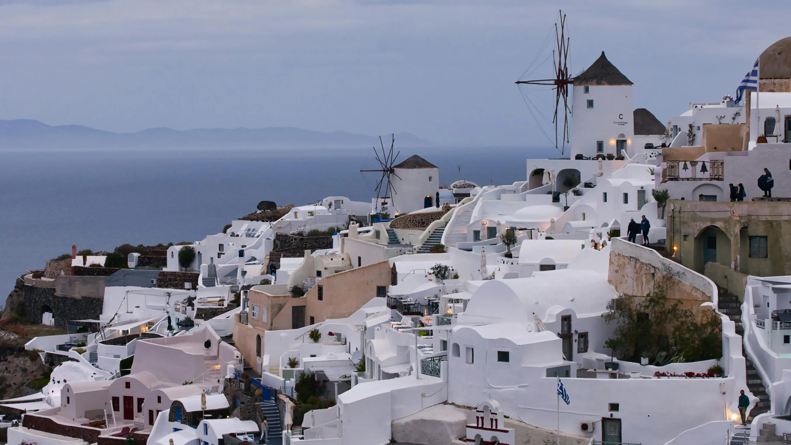 some white buildings that are next to each other