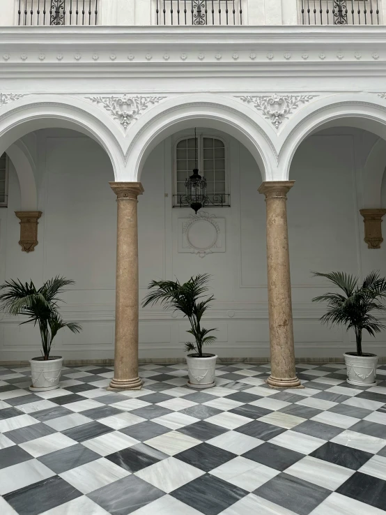 an archway is in the middle of the white building