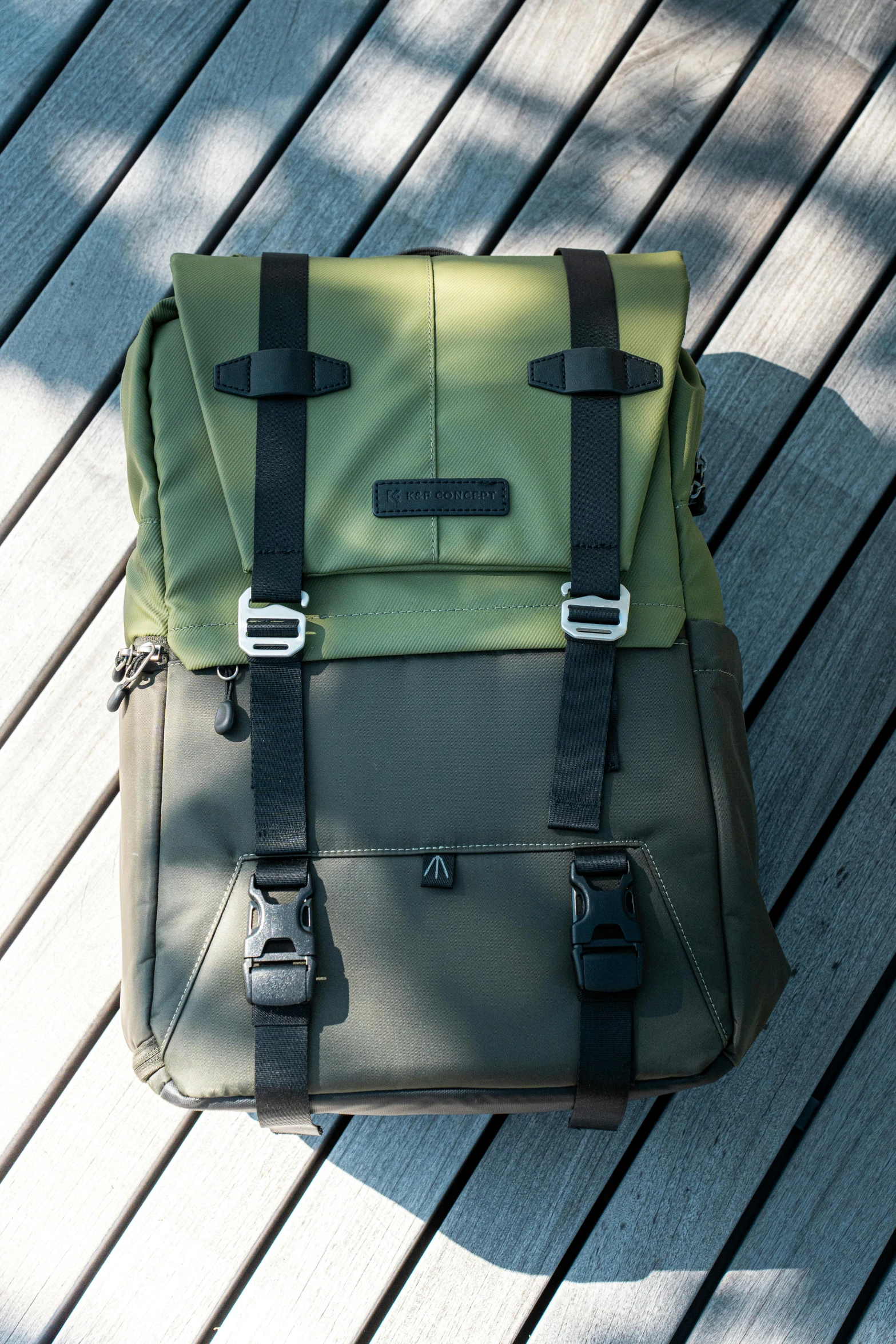 the back view of a green backpack with a pair of straps