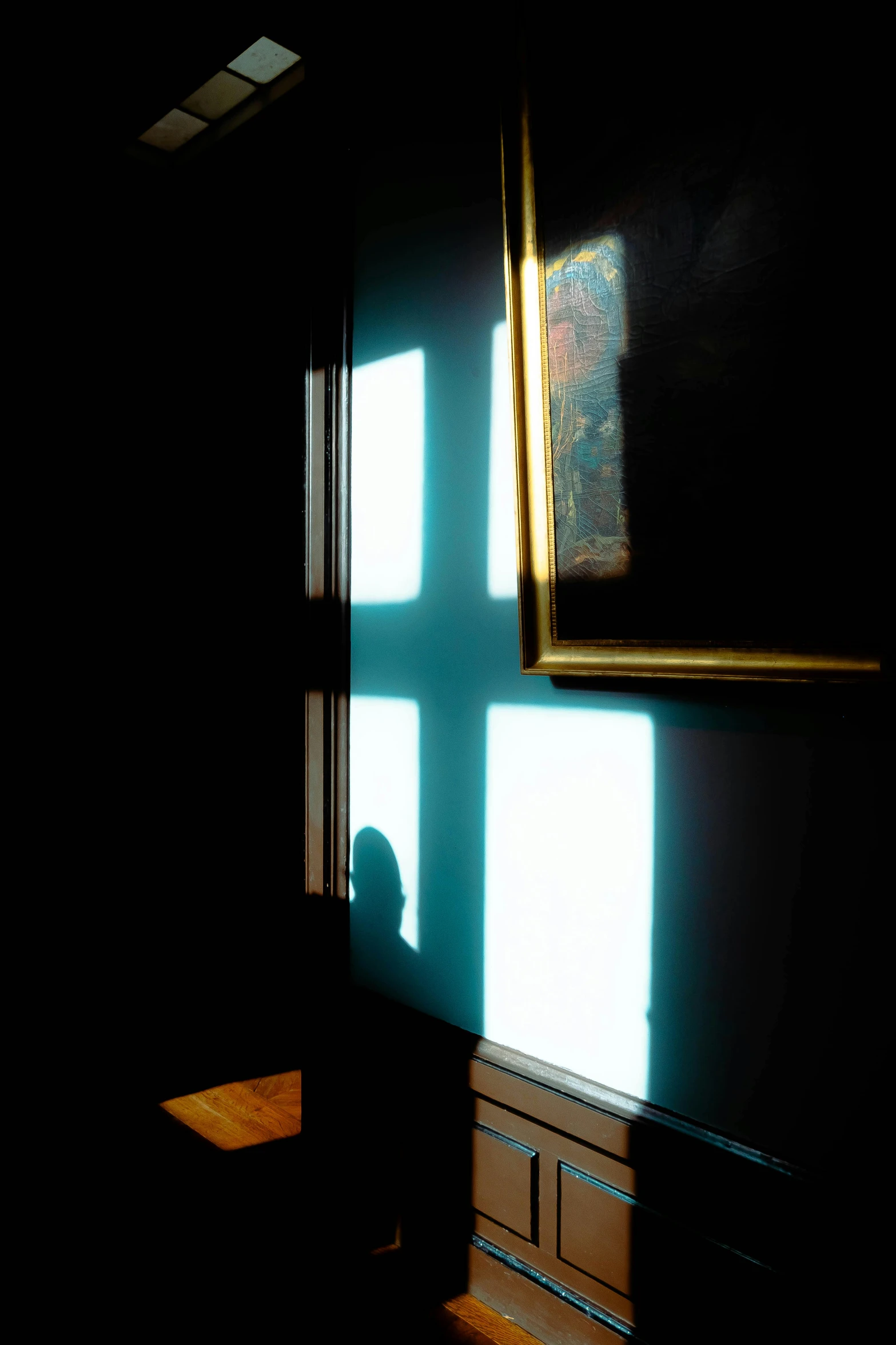 an image of shadow on the wall of a room