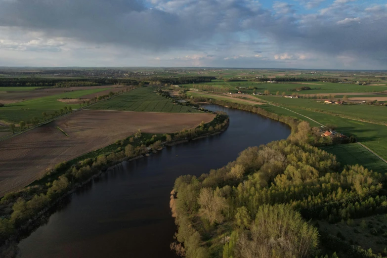 the sky is gray and cloudy above a river