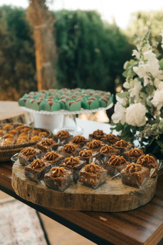 there is some pies sitting on the table