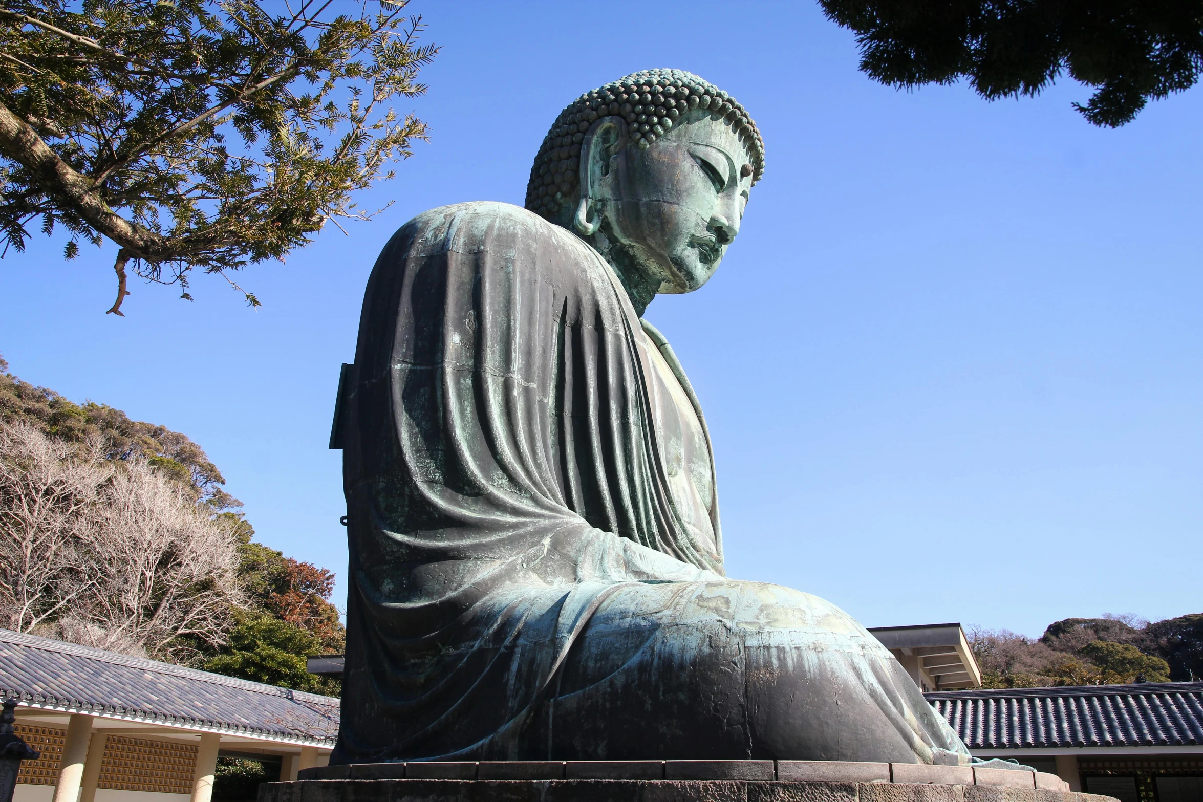 an image of a statue sitting on top of a lush green field