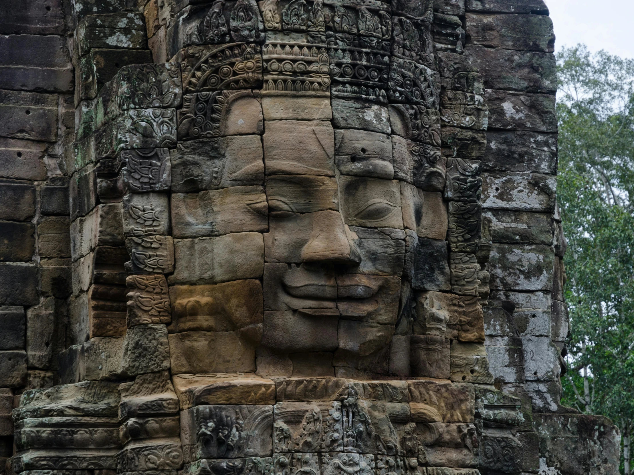 the face of a statue at bayon in ang ang ang