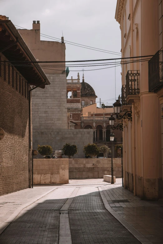 an empty road in an area that has buildings on the other side