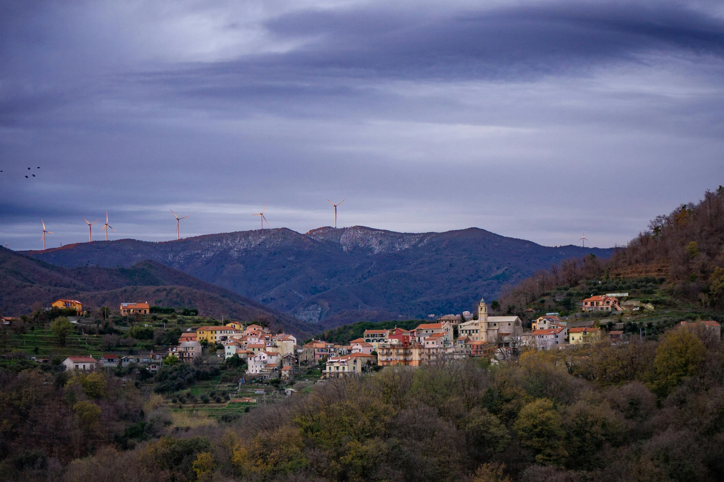 many people are gathered together on the mountain in a village