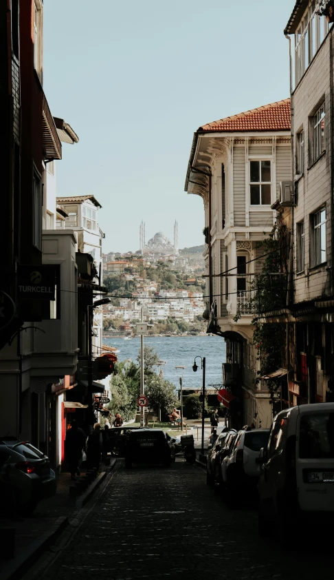 a very narrow street lined with buildings near the water