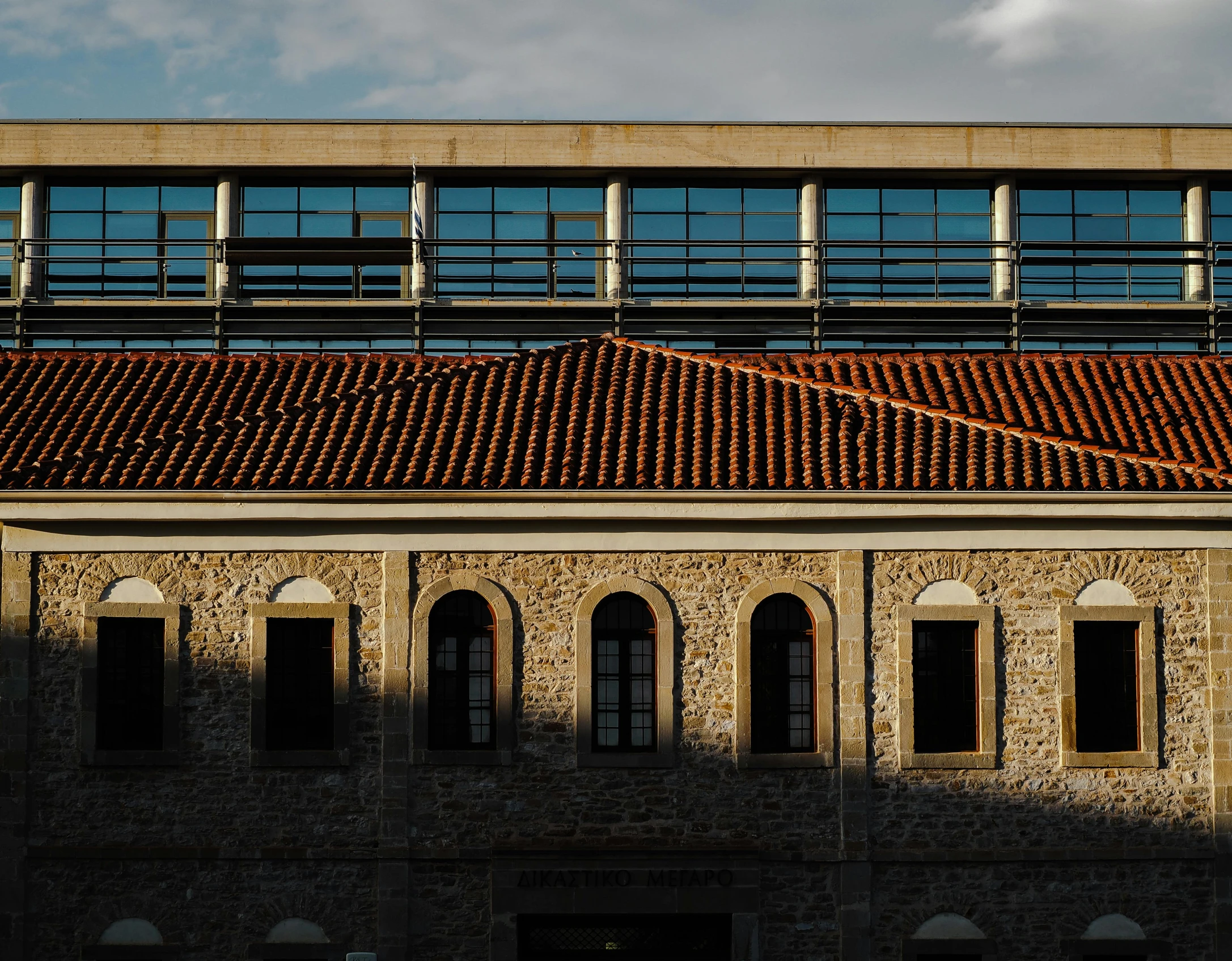 an old building with several windows in the daytime