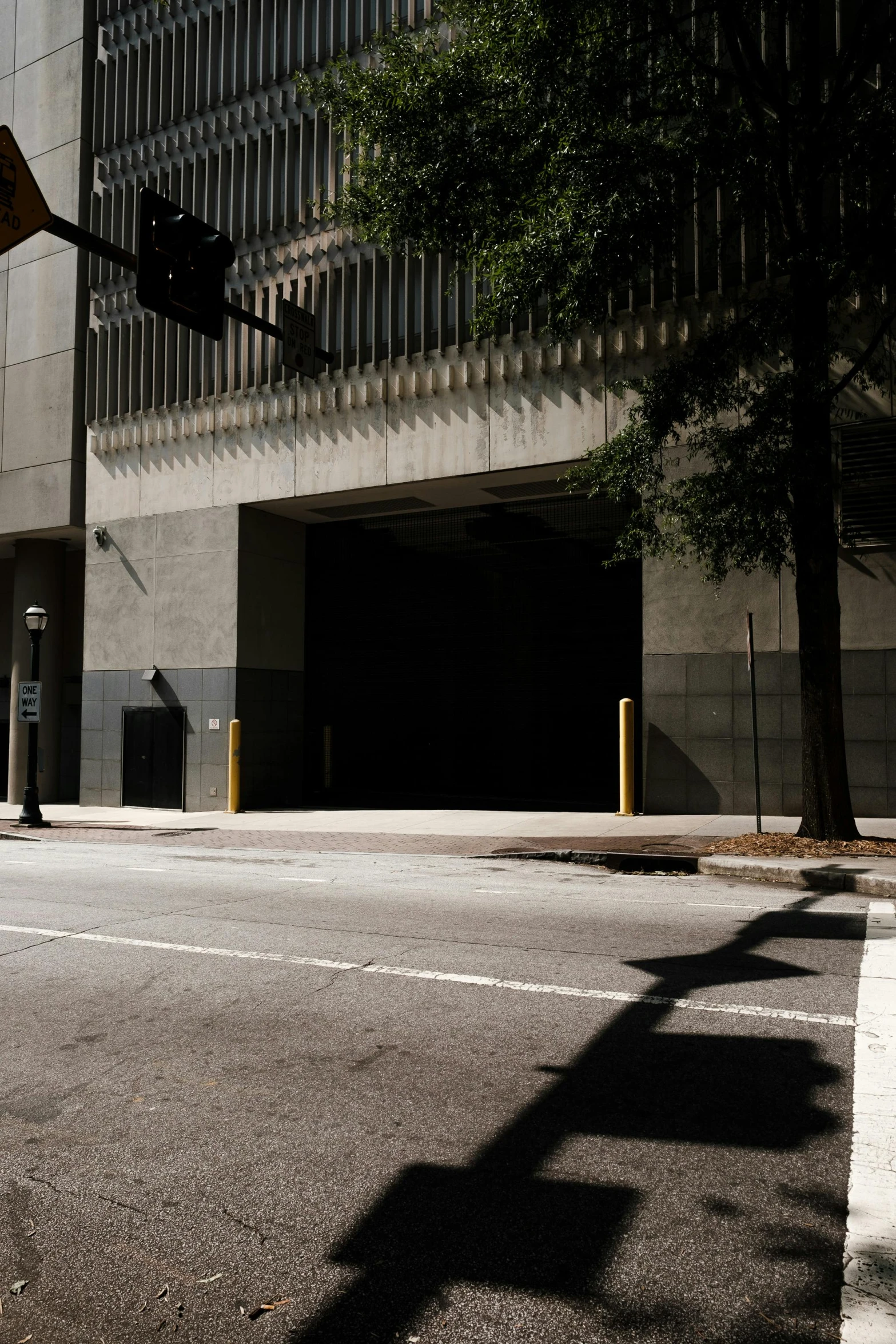 an empty street and building with a stop light