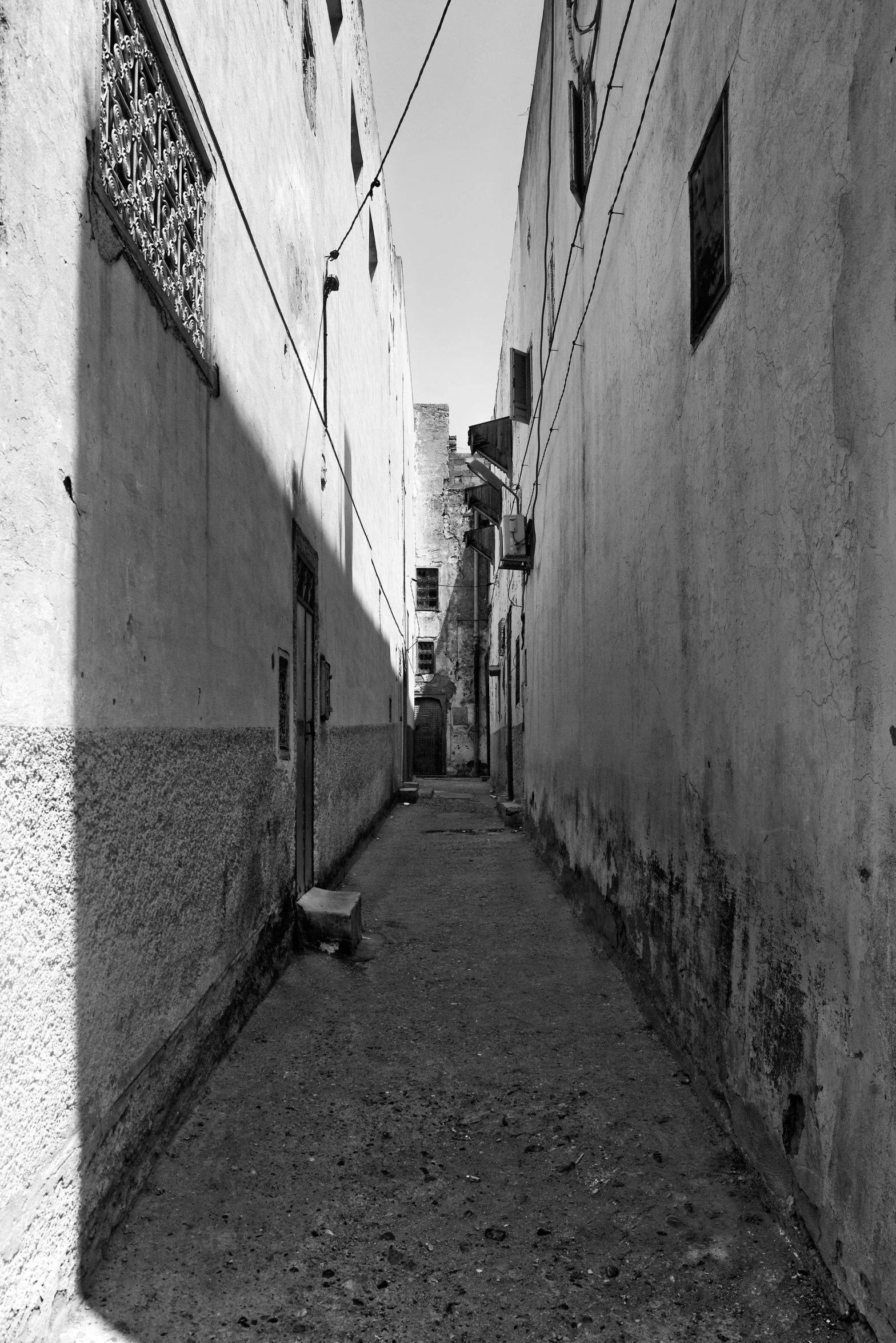 a long hallway with no one standing on the other side