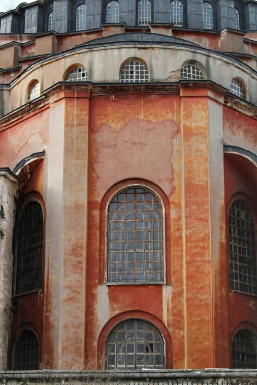 a building that has a large dome with some windows