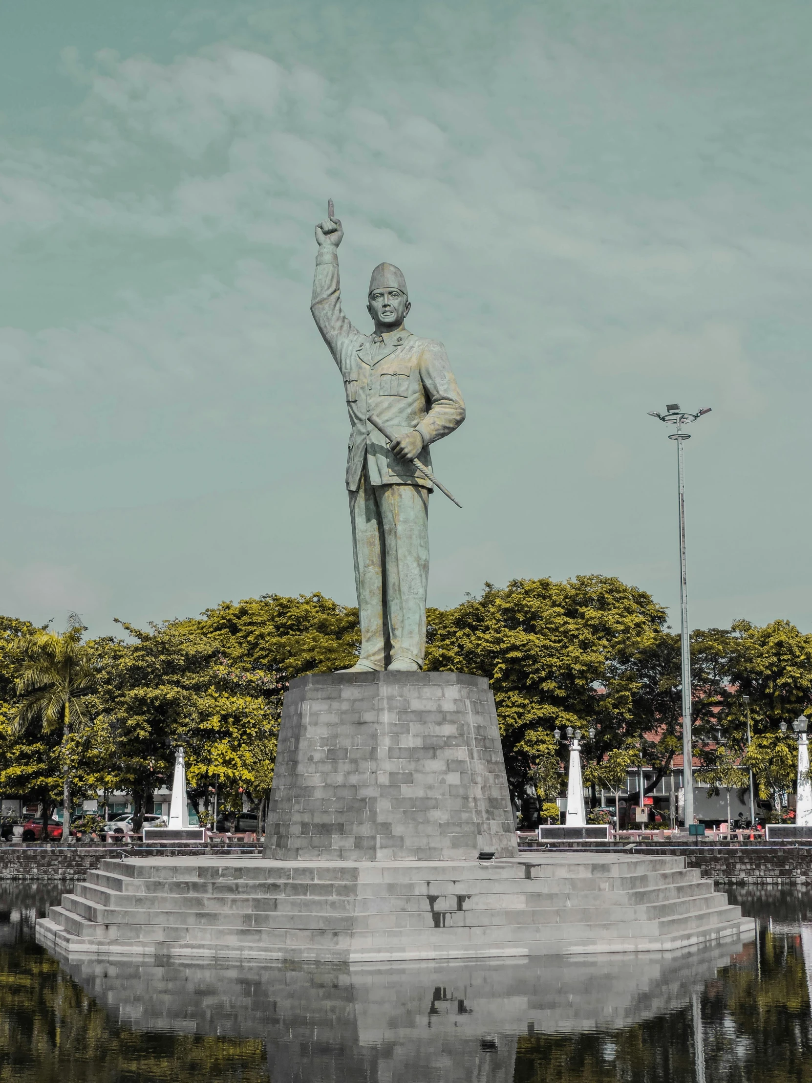 a monument in the middle of a large park