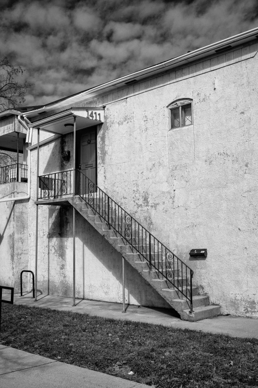 the stairs outside of a building are dark