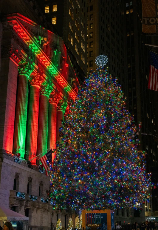 this is a christmas tree in a large city