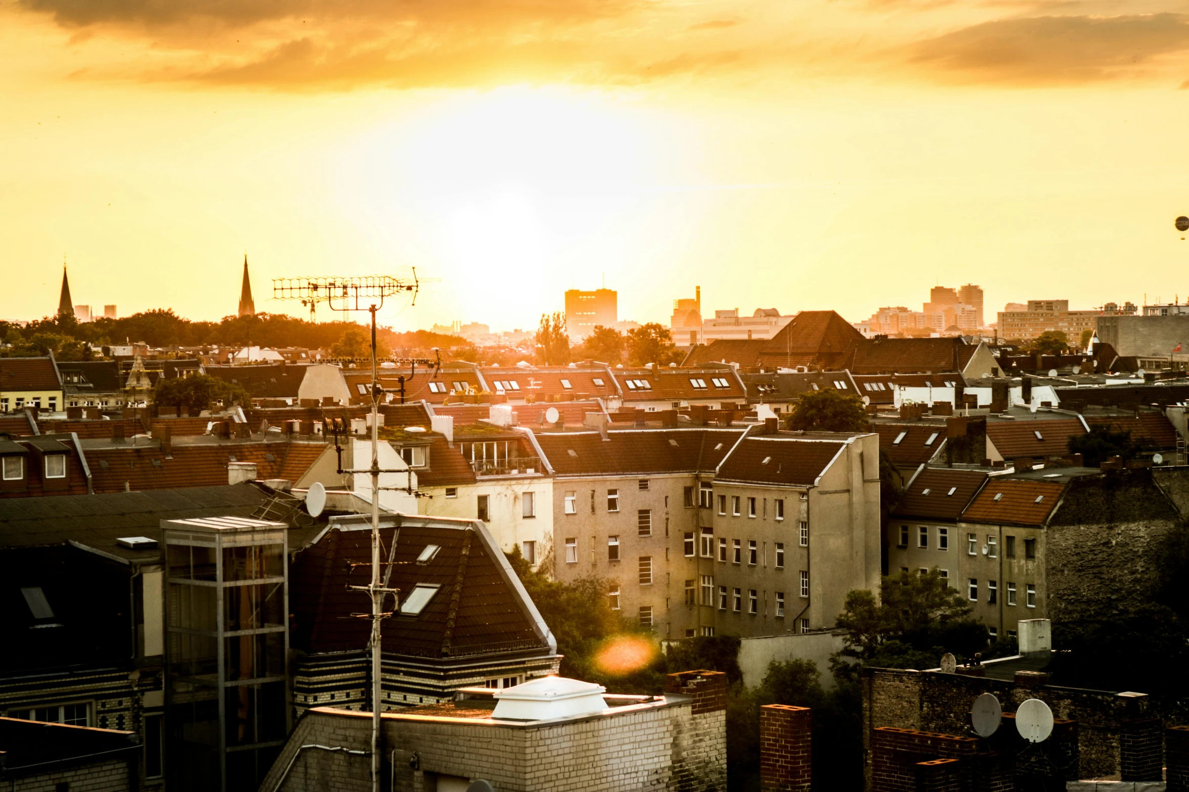 there is a lot of buildings in the foreground