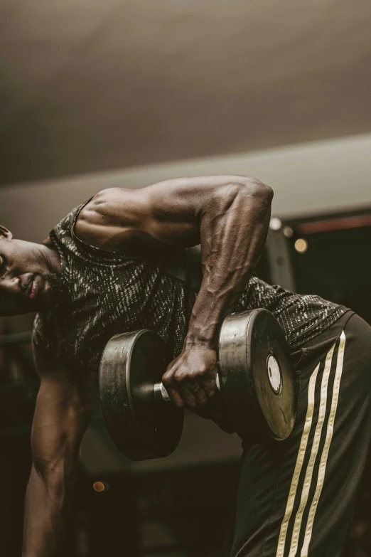 man lifting his dumbbell at the gym