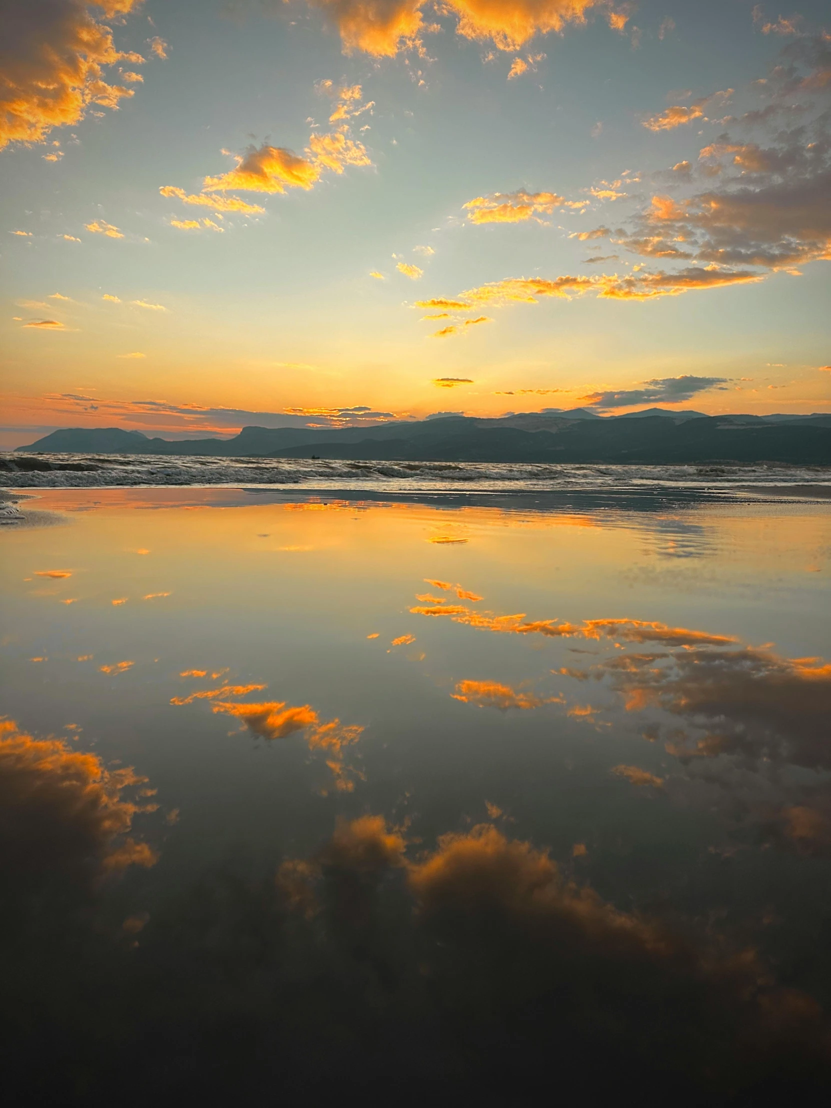 the setting sun shines brightly over the horizon and the horizon