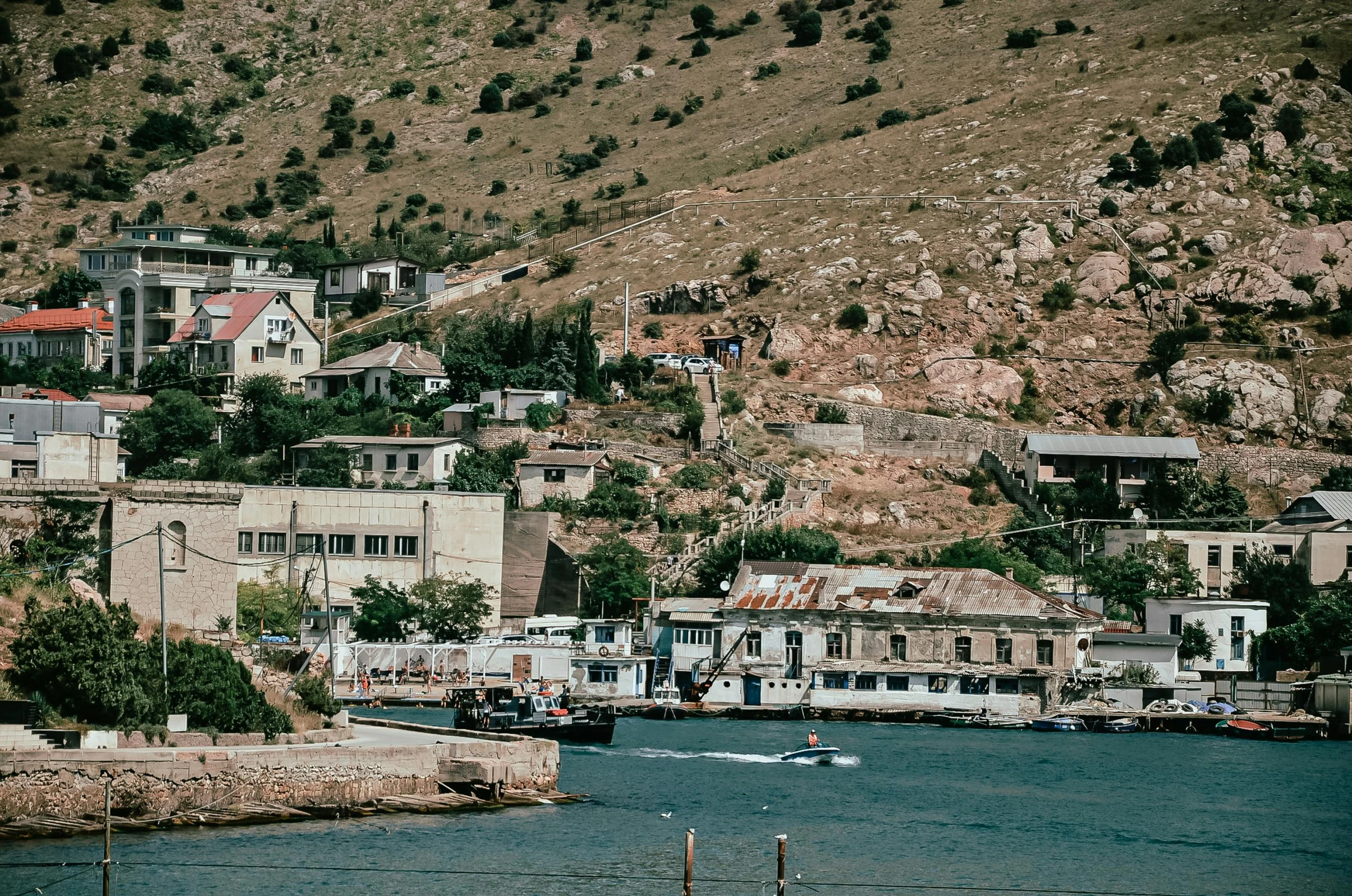 a picture of some water and buildings