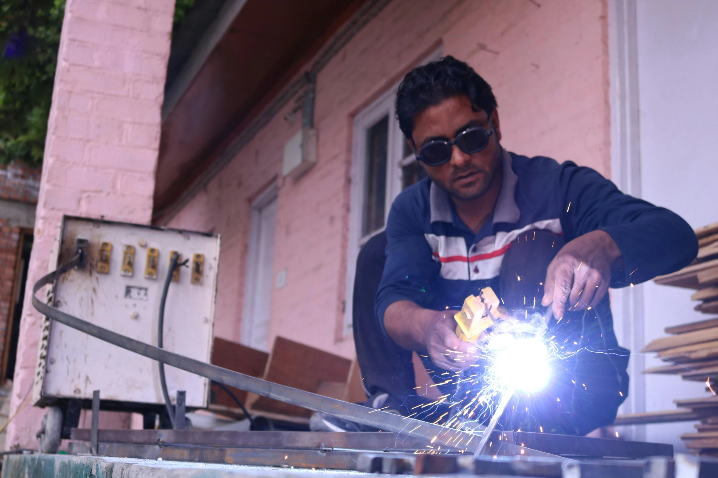 a man grinding metal and making soing