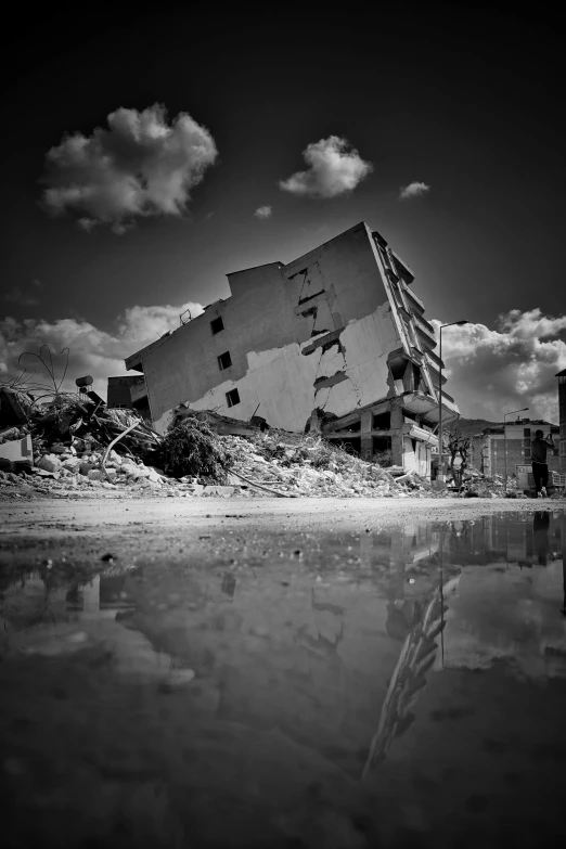 a building with a reflection of the sky