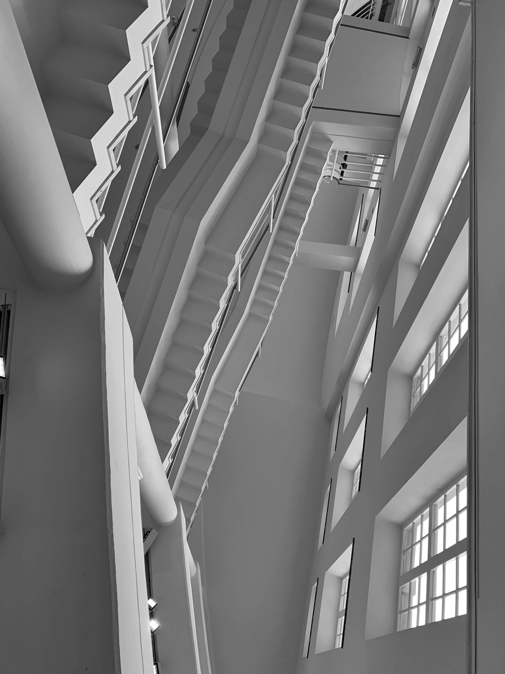 a large staircase in a building has windows