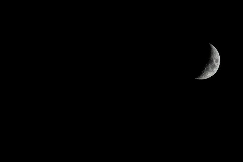 the moon in the dark sky during the night