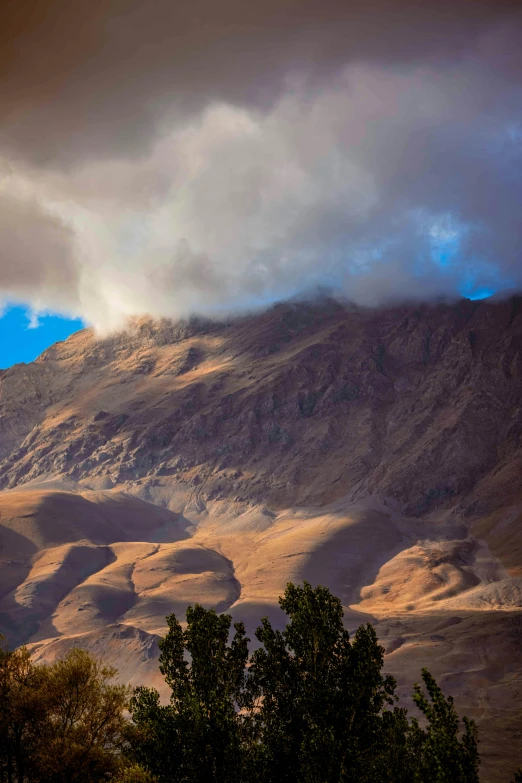 the brown mountains are covered in brown clouds