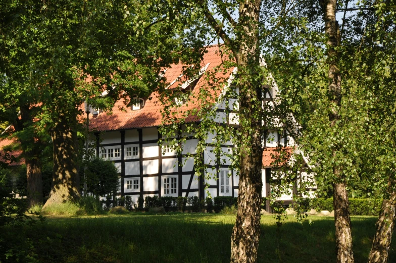 an old house sitting in the middle of some trees