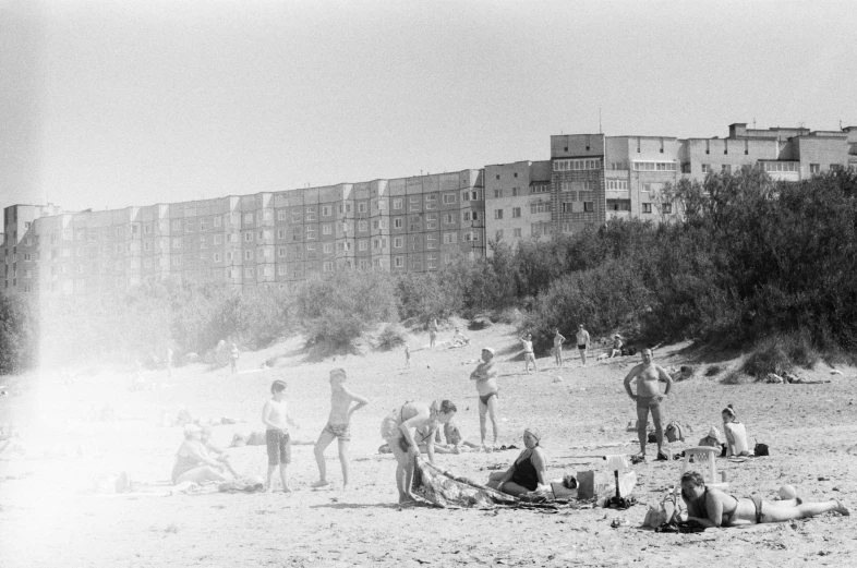 there are many people that are at the beach