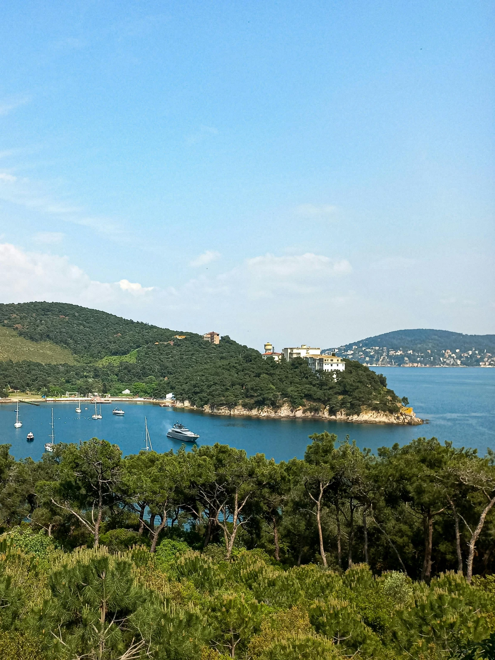 a lake that has boats in it