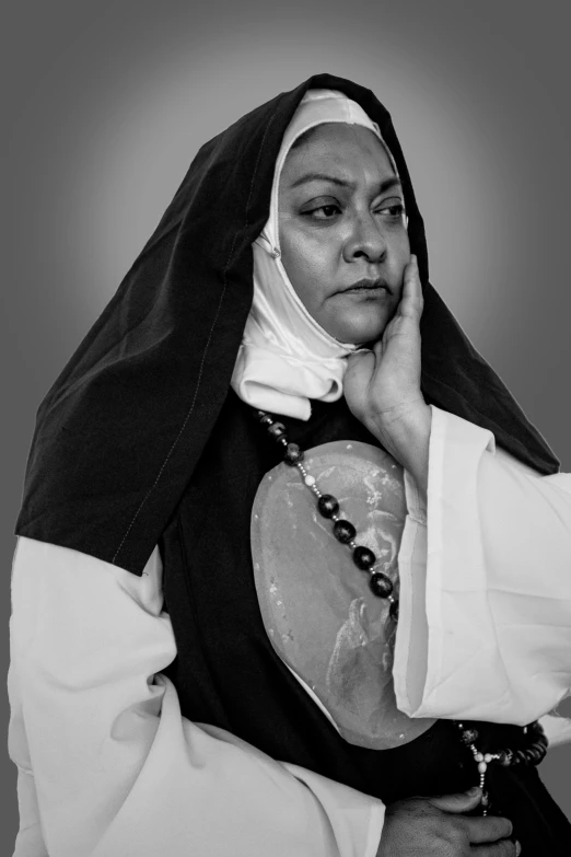 woman wearing veil with pearl necklace on her neck
