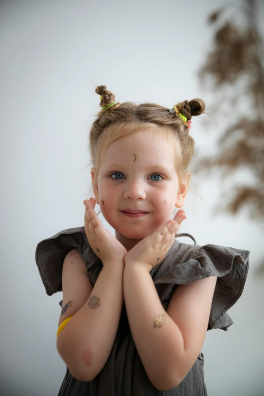 a little girl with two hair pins in her hair