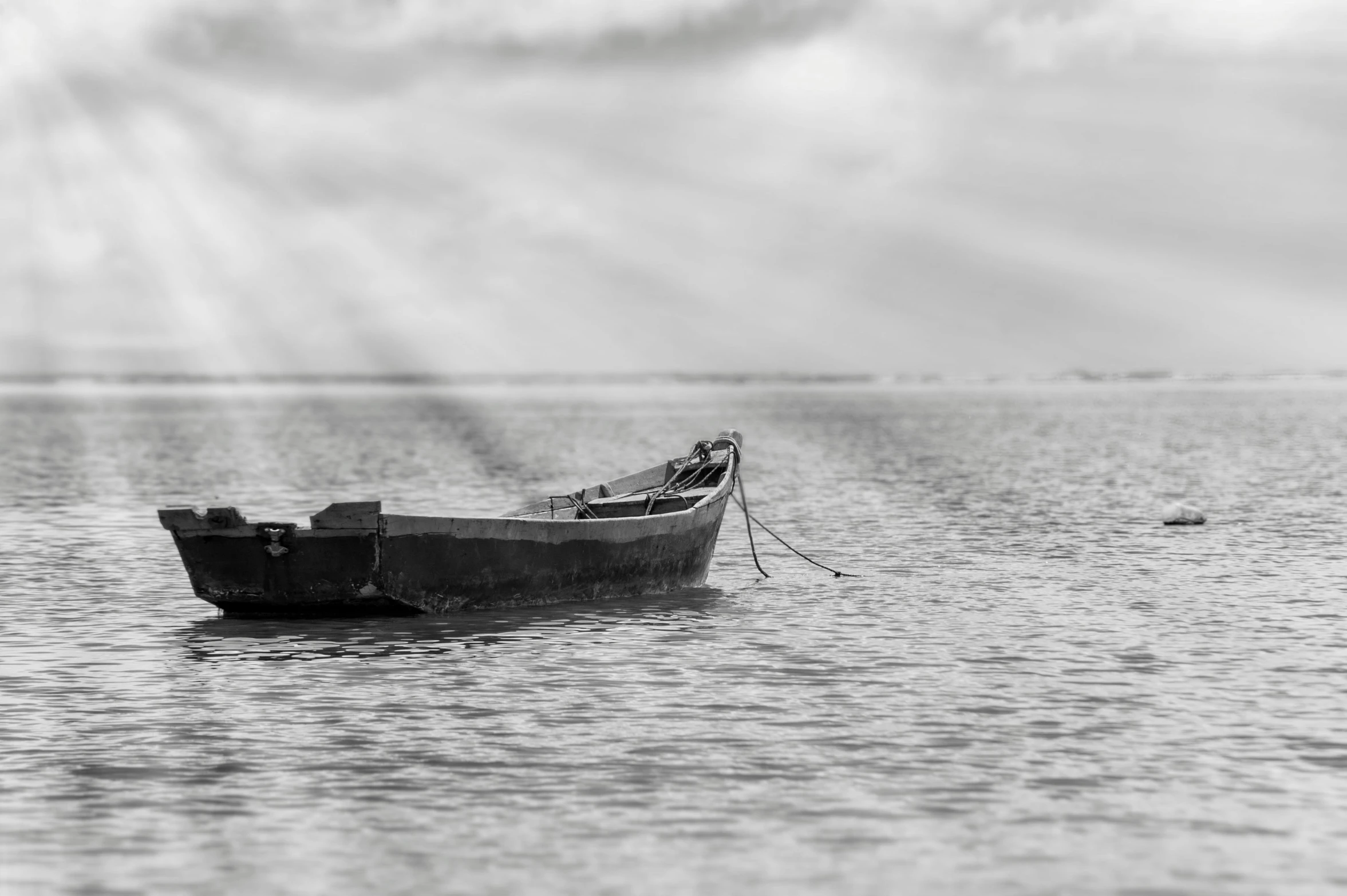 a boat is sitting in the ocean water