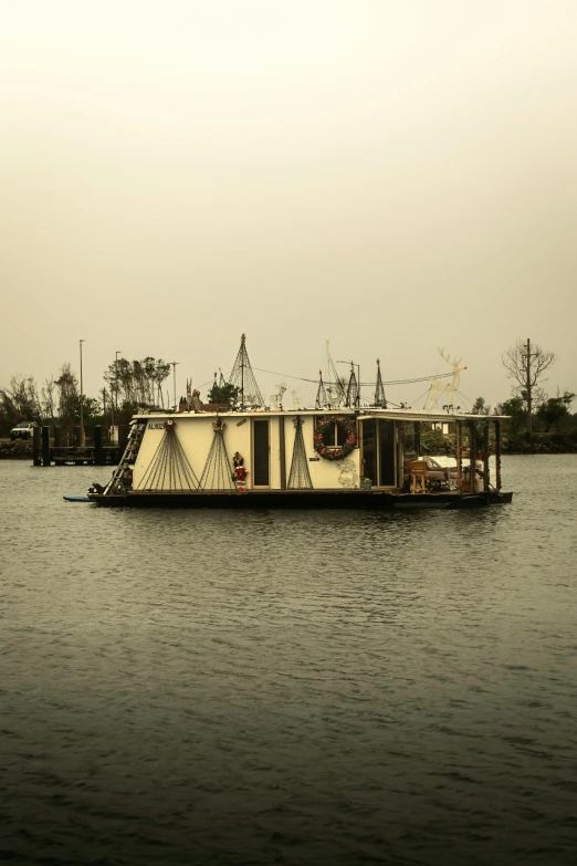 a boat that is sitting on some water