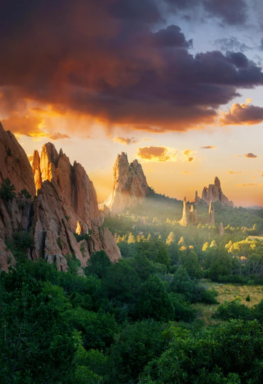 the sunset over a mountainous area that has mountains