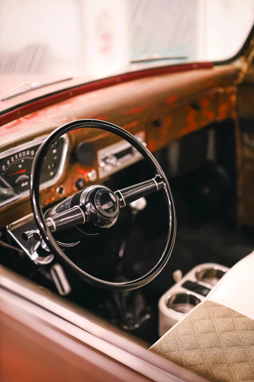 the dashboard of an old fashion car is shown