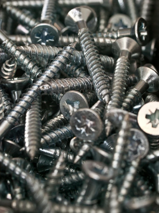 this is an up close view of many metal ons