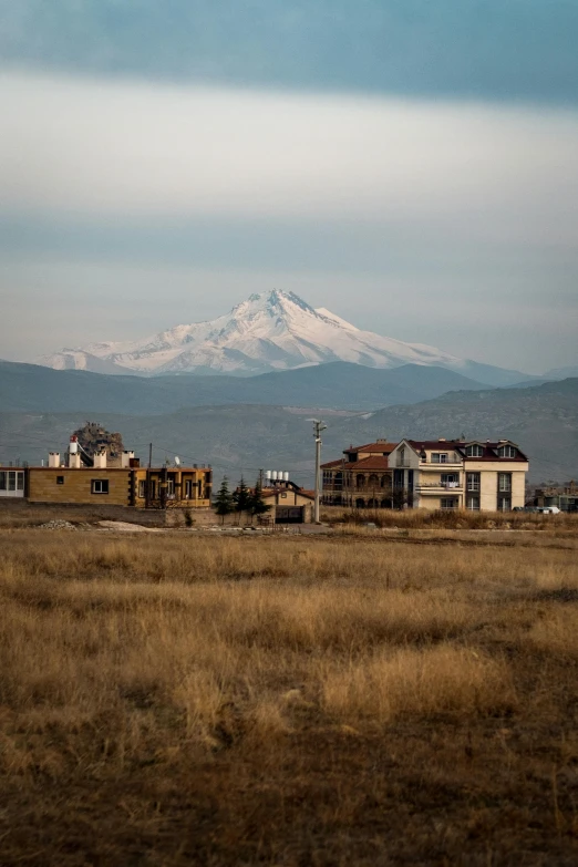 mountains are behind the cityscape and houses