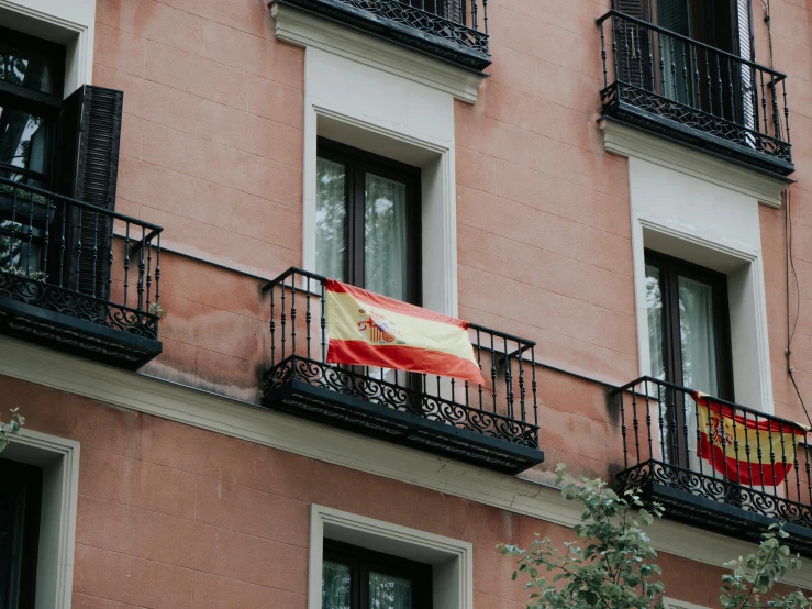 there is a flag on the top of an apartment building