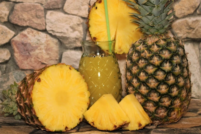 a pineapple sitting next to a glass of pineapple juice, by John Luke, pixabay, 🦩🪐🐞👩🏻🦳, handmade, hut, panzer