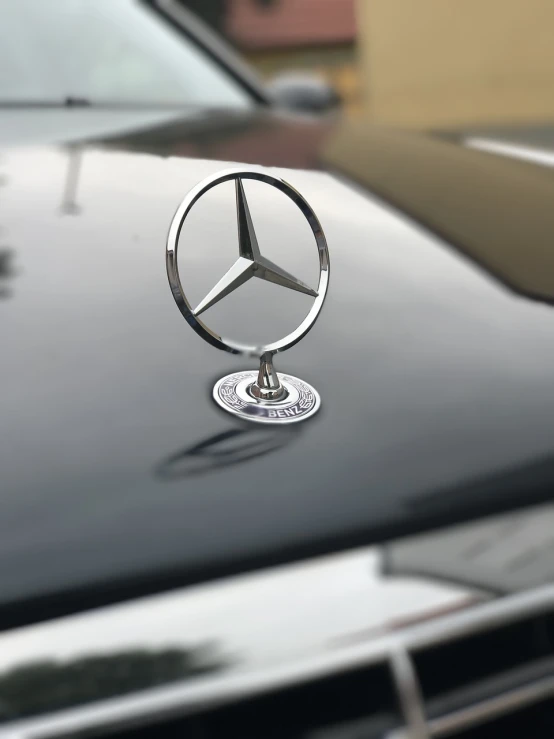 a mercedes emblem on the hood of a car, by Adam Rex, pexels, 😃😀😄☺🙃😉😗, side perspective, true realistic image, star inside