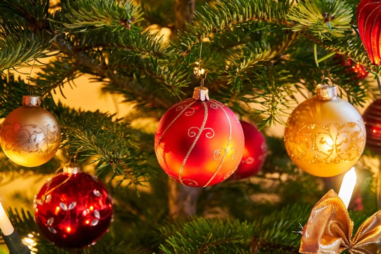 a close up of a christmas tree with ornaments, a portrait, by Kazimierz Wojniakowski, shutterstock, fine art, vibrant and vivid, group photo, istockphoto, round