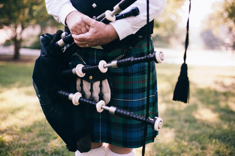 a man in a kilt is holding a bagpipe, unsplash, instagram photo, 💣 💥, usa-sep 20, beads