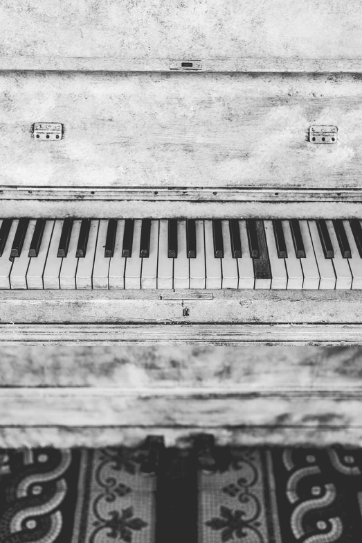 a black and white photo of a piano, by Jan Kupecký, pexels, fine art, in a wooden box. top down photo, 🪔 🎨;🌞🌄, distressed, detailed white