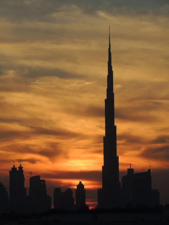 a very tall building sitting in the middle of a city, by John Murdoch, hurufiyya, afp, the sunset, b - roll, dubai