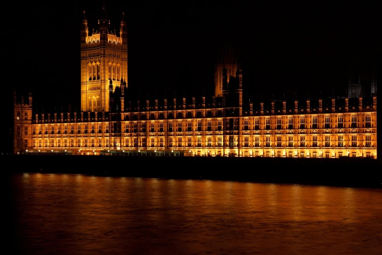 the big ben clock tower towering over the city of london at night, by Joseph Severn, building along a river, sitting at the parlament meeting, gigapixel photo, torch - lit