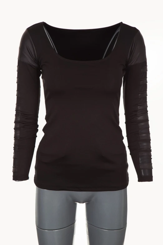 a black top on a mannequin mannequin mannequin mannequin mannequin mannequin mannequin manne, by Robert Medley, flickr, long sleeve, f / 1 1. 0, -h 1024, photograph of a techwear woman