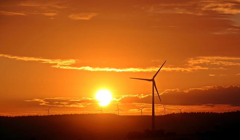 the sun is setting behind a wind turbine, by Hans Schwarz, pixabay, hurufiyya, taken with a pentax k1000, wikimedia commons, oregon, orange sun set